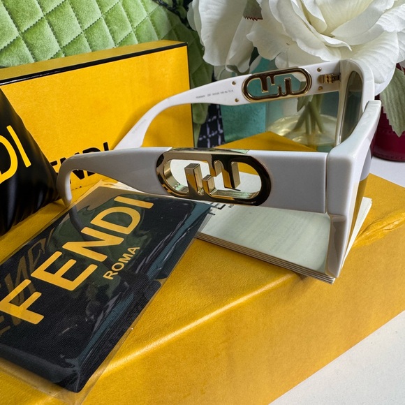 FENDI Sunglasses- White - Picture 2 of 8
